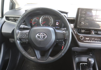 Подержанный автомобиль Toyota Corolla Sedan 2019 года (15 фото)