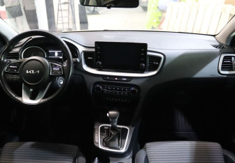 Подержанный автомобиль Kia Ceed Wagon 2022 года (15 фото)