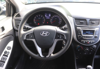 Подержанный автомобиль Hyundai Solaris Sedan 2014 года (16 фото)