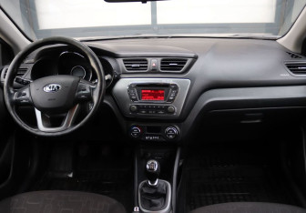Подержанный автомобиль Kia Rio Sedan 2014 года (15 фото)