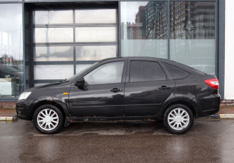 Подержанный автомобиль LADA (ВАЗ) Granta Liftback 2015 года (7 фото)