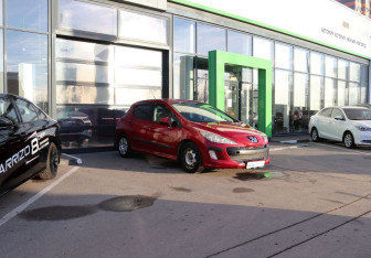 Подержанный автомобиль Peugeot 308 Hatchback 2008 года (7 фото)