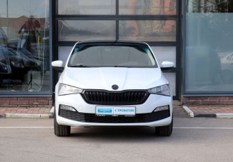 Подержанный автомобиль Skoda Rapid Liftback 2020 года (8 фото)