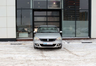 Подержанный автомобиль Renault Logan Sedan 2012 года (8 фото)