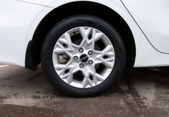 Подержанный автомобиль Kia Ceed Wagon 2022 года (9 фото)