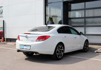 Подержанный автомобиль Opel Insignia Sedan 2013 года (8 фото)
