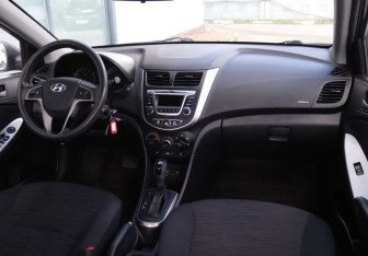 Подержанный автомобиль Hyundai Solaris Sedan 2015 года (13 фото)
