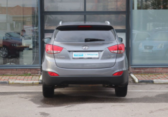 Подержанный автомобиль Hyundai ix35 2011 года (4 фото)