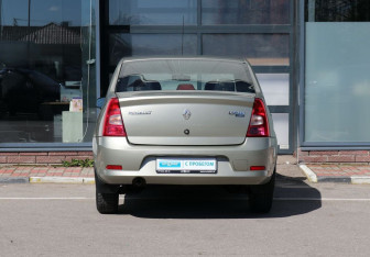 Подержанный автомобиль Renault Logan Sedan 2013 года (3 фото)