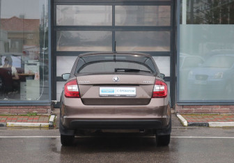 Подержанный автомобиль Skoda Rapid Liftback 2019 года (4 фото)
