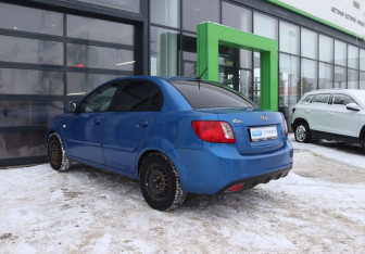 Подержанный автомобиль Kia Rio Sedan 2010 года (3 фото)