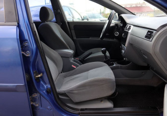 Подержанный автомобиль Chevrolet Lacetti Sedan 2005 года (13 фото)