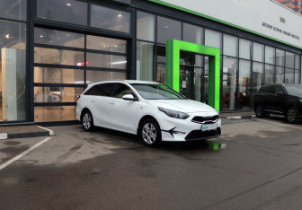 Подержанный автомобиль Kia Ceed Wagon 2022 года (7 фото)