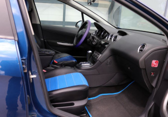 Подержанный автомобиль Peugeot 308 Hatchback 2009 года (10 фото)