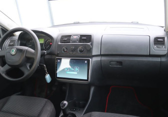 Подержанный автомобиль Skoda Fabia Hatchback 2012 года (14 фото)