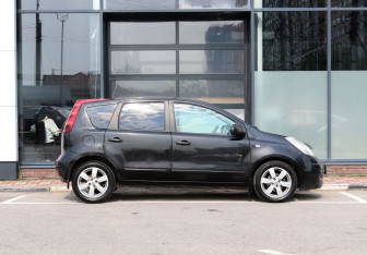 Подержанный автомобиль Nissan Note 2007 года (5 фото)
