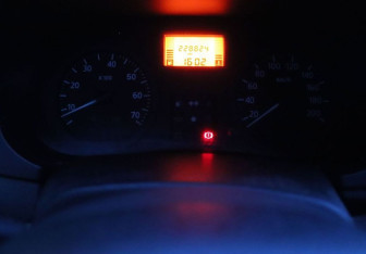 Подержанный автомобиль Renault Logan Sedan 2005 года (17 фото)