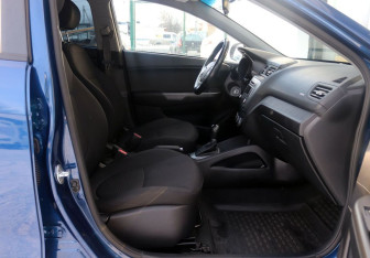 Подержанный автомобиль Kia Rio Hatchback 2016 года (13 фото)