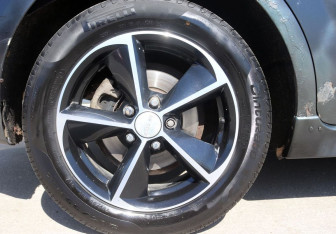 Подержанный автомобиль Ford Focus Sedan 2006 года (17 фото)