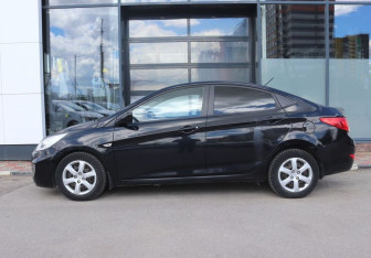 Подержанный автомобиль Hyundai Solaris Sedan 2013 года (2 фото)