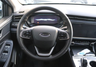 Подержанный автомобиль Omoda S5 2023 года (15 фото)