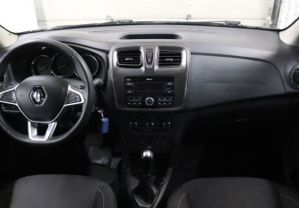 Подержанный автомобиль Renault Sandero 2019 года (15 фото)
