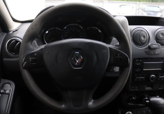 Подержанный автомобиль Renault Duster 2015 года (13 фото)