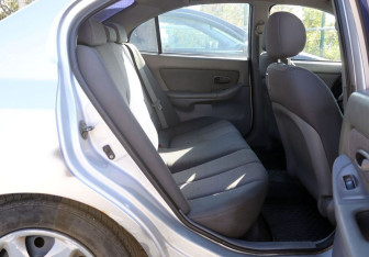 Подержанный автомобиль Hyundai Elantra Sedan 2004 года (11 фото)