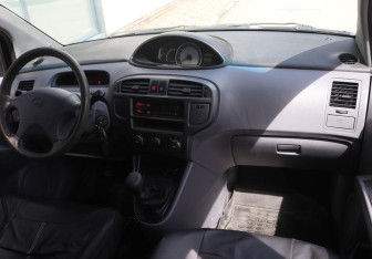 Подержанный автомобиль Hyundai Matrix 2005 года (14 фото)
