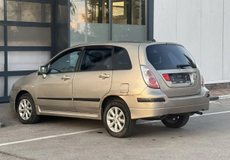 Подержанный автомобиль Suzuki Liana Wagon 2005 года (3 фото)