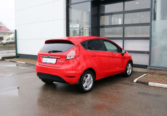 Подержанный автомобиль Ford Fiesta Hatchback 2016 года (5 фото)