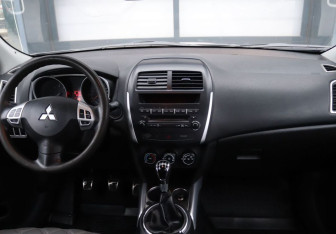 Подержанный автомобиль Mitsubishi ASX 2013 года (15 фото)