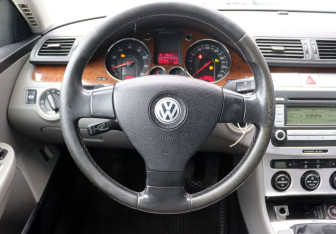 Подержанный автомобиль Volkswagen Passat Wagon 2006 года (15 фото)