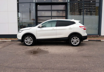 Подержанный автомобиль Nissan Qashqai 2017 года (2 фото)
