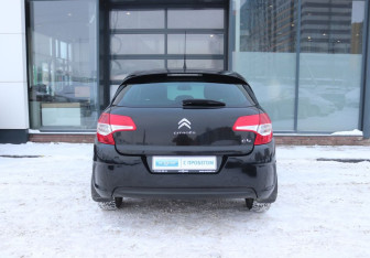 Подержанный автомобиль Citroen C4 Hatchback 2011 года (4 фото)