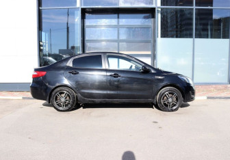Подержанный автомобиль Kia Rio Sedan 2013 года (6 фото)