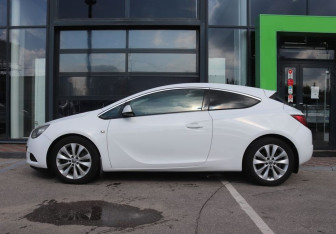 Подержанный автомобиль Opel Astra Hatchback 2013 года (2 фото)