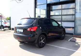 Подержанный автомобиль Nissan Qashqai 2008 года (5 фото)