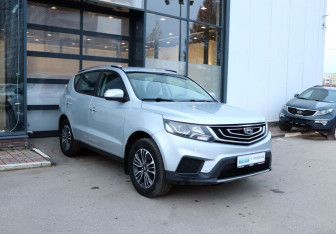 Подержанный автомобиль Geely Emgrand X7 2018 года (7 фото)