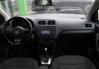 Подержанный автомобиль Volkswagen Polo Sedan 2012 года (15 фото)