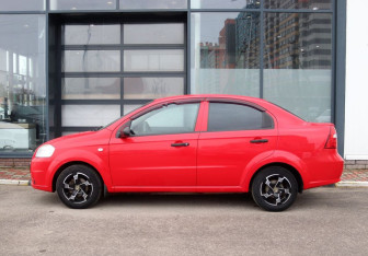 Подержанный автомобиль Chevrolet Aveo Sedan 2010 года (7 фото)
