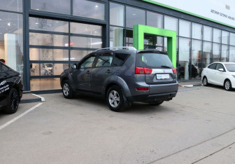 Подержанный автомобиль Peugeot 4007 2011 года (3 фото)