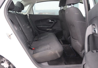 Подержанный автомобиль Volkswagen Polo Sedan 2015 года (11 фото)