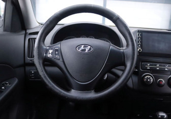Подержанный автомобиль Hyundai i30 Hatchback 2009 года (15 фото)