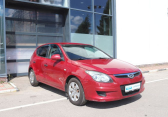Подержанный автомобиль Hyundai i30 Hatchback 2010 года (7 фото)