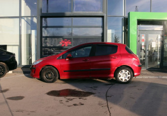 Подержанный автомобиль Peugeot 308 Hatchback 2008 года (2 фото)