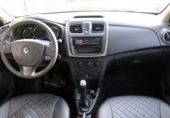 Подержанный автомобиль Renault Logan Sedan 2015 года (12 фото)