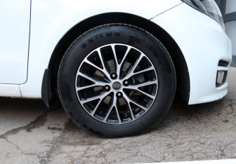 Подержанный автомобиль Kia Rio Hatchback 2016 года (9 фото)