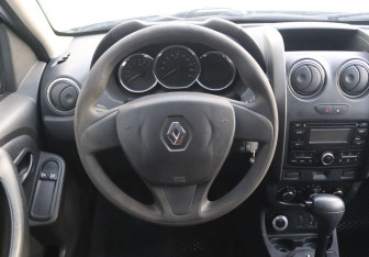 Подержанный автомобиль Renault Duster 2016 года (15 фото)
