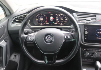 Подержанный автомобиль Volkswagen Tiguan 2017 года (16 фото)